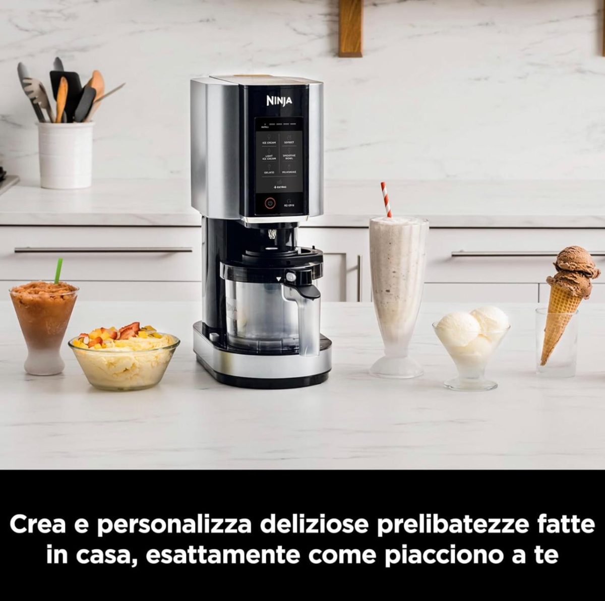 IMG-20250523-WA0049 Ninja CREAMi Gelatiera, macchina per gelato e dessert congelati, 1,4 l, 3 vasetti, 7 programmi, per gelati, sorbetti, frullati, frappè, nero/argento, NC300EU - immagine 1