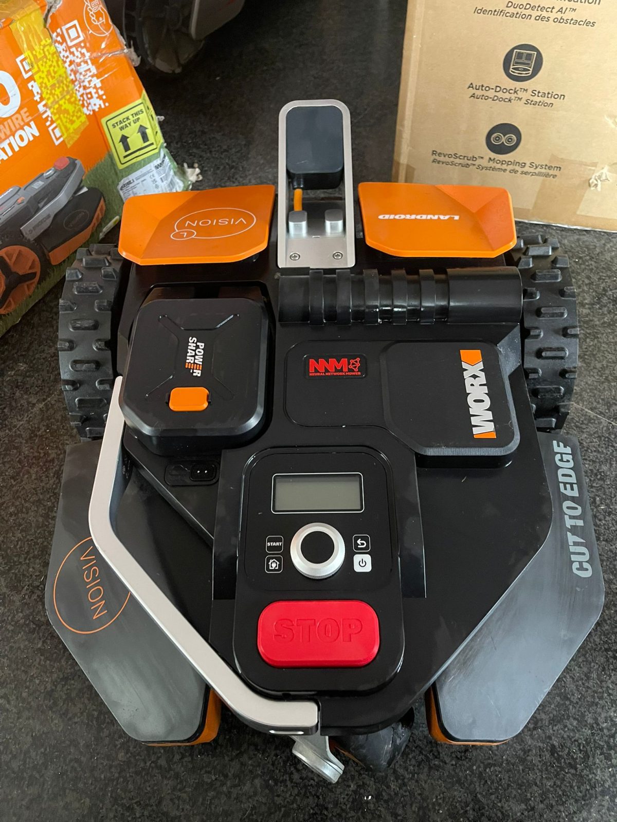 WORX WR216E.1 Robot Vision AI Rasaerba a batteria 20V, Area di Taglio 1.600mq, senza filo perimetrale (usato per dimostrazione) - immagine 3